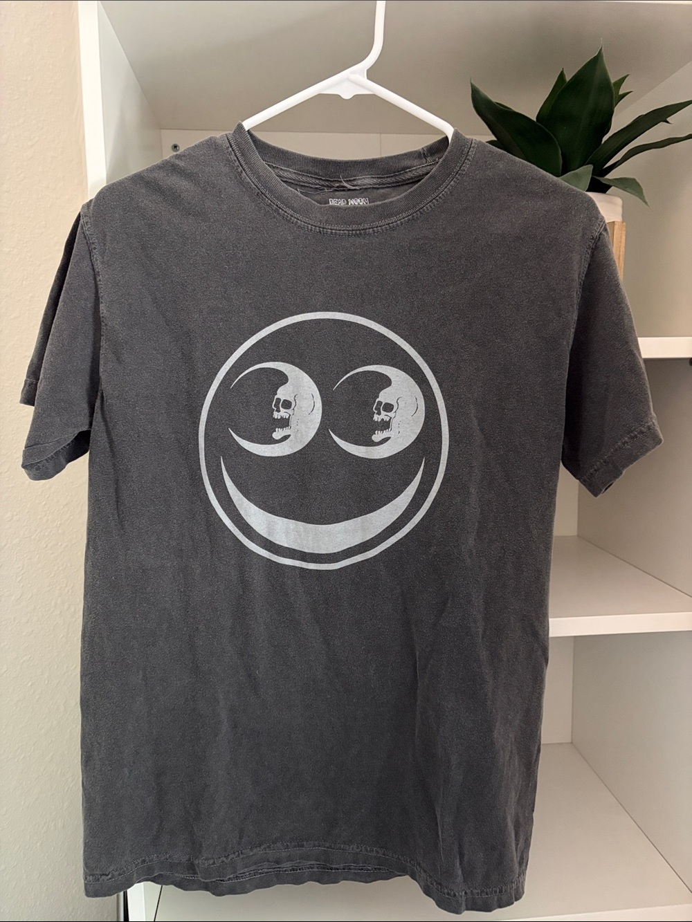 Graphic Smiley Skull Tee - Charcoal